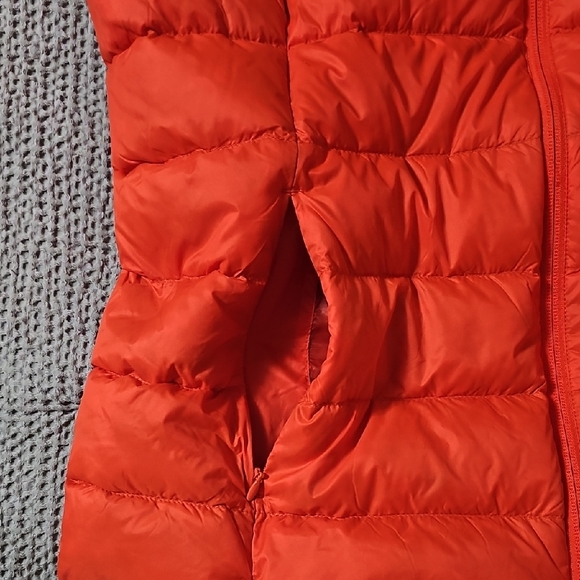 Eddie Bauer EB650 Women’s Orange Down Puffer Vest Size Large Lightweight Zip - Picture 6 of 15